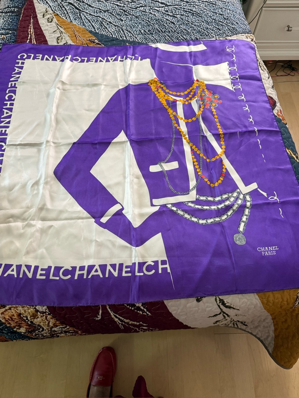Women's scarf. Subcategory Classification